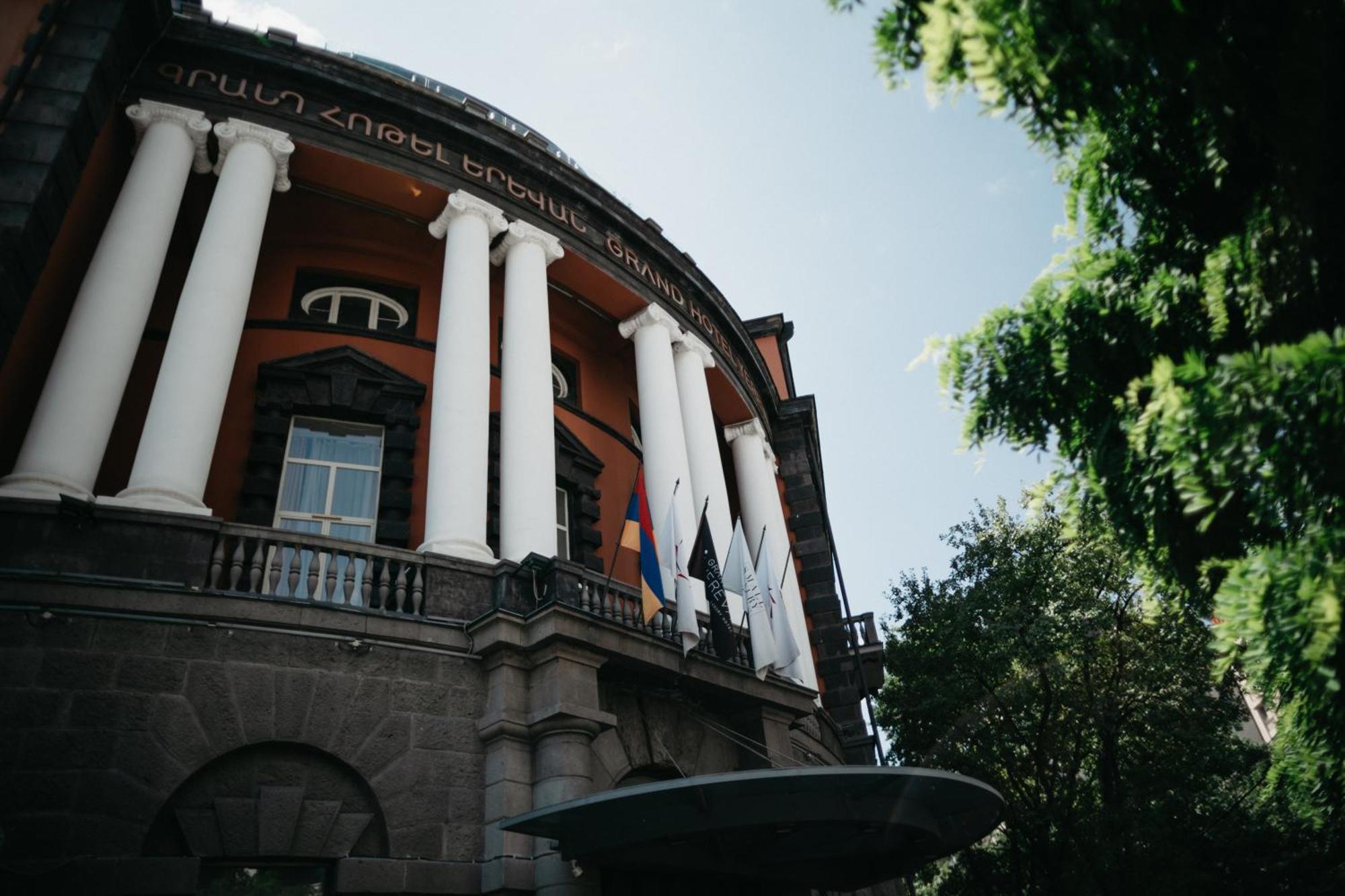 Grand Hotel Yerevan - Small Luxury Hotels Of The World Exterior photo