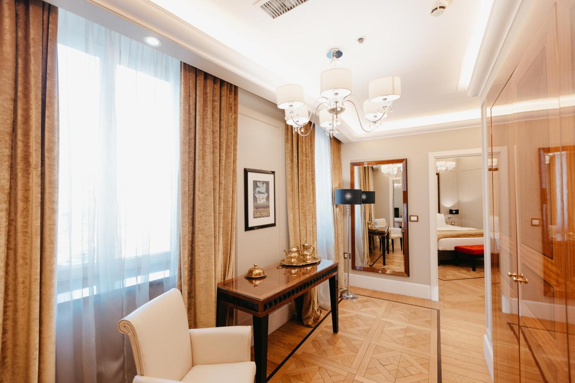 Grand Hotel Yerevan - Small Luxury Hotels Of The World Exterior photo