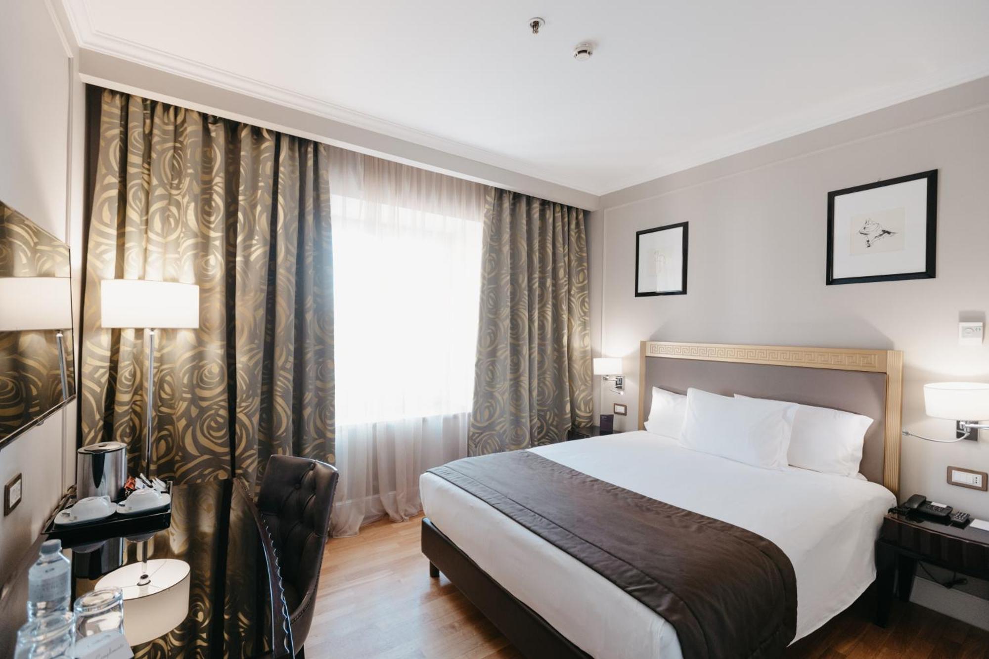 Grand Hotel Yerevan - Small Luxury Hotels Of The World Exterior photo