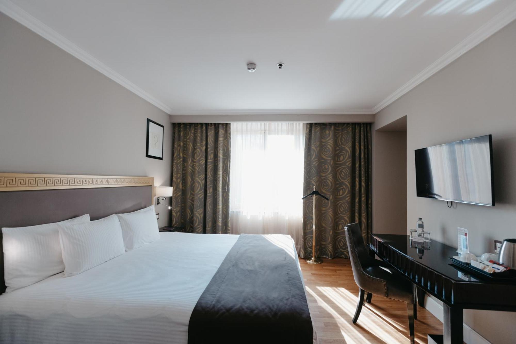 Grand Hotel Yerevan - Small Luxury Hotels Of The World Exterior photo