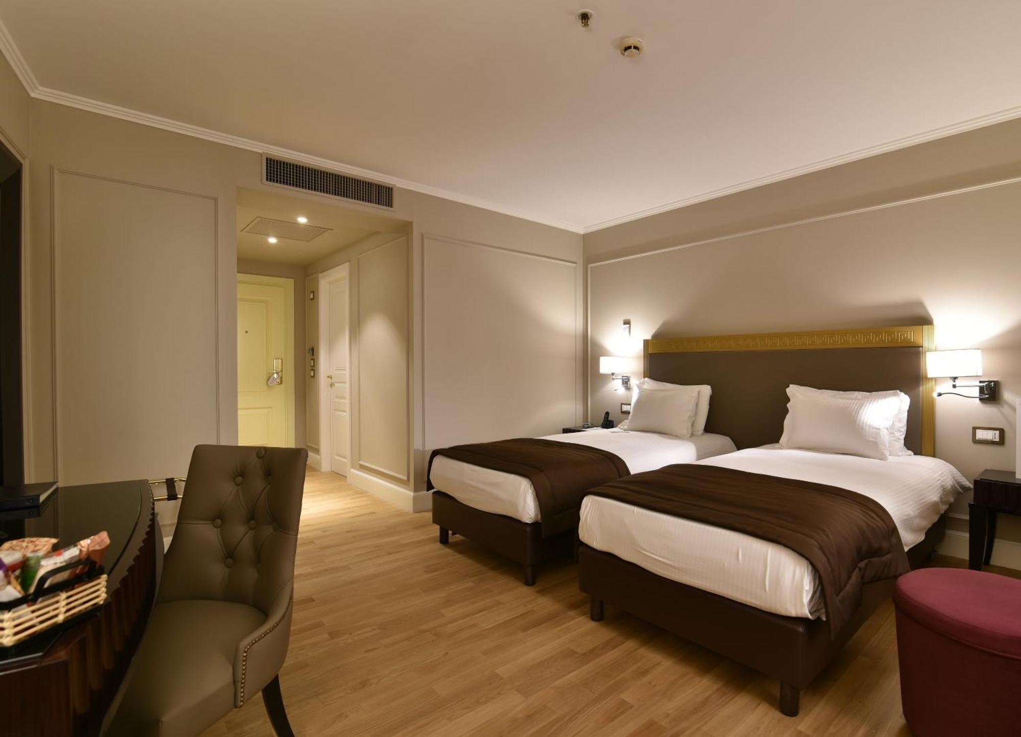 Grand Hotel Yerevan - Small Luxury Hotels Of The World Exterior photo