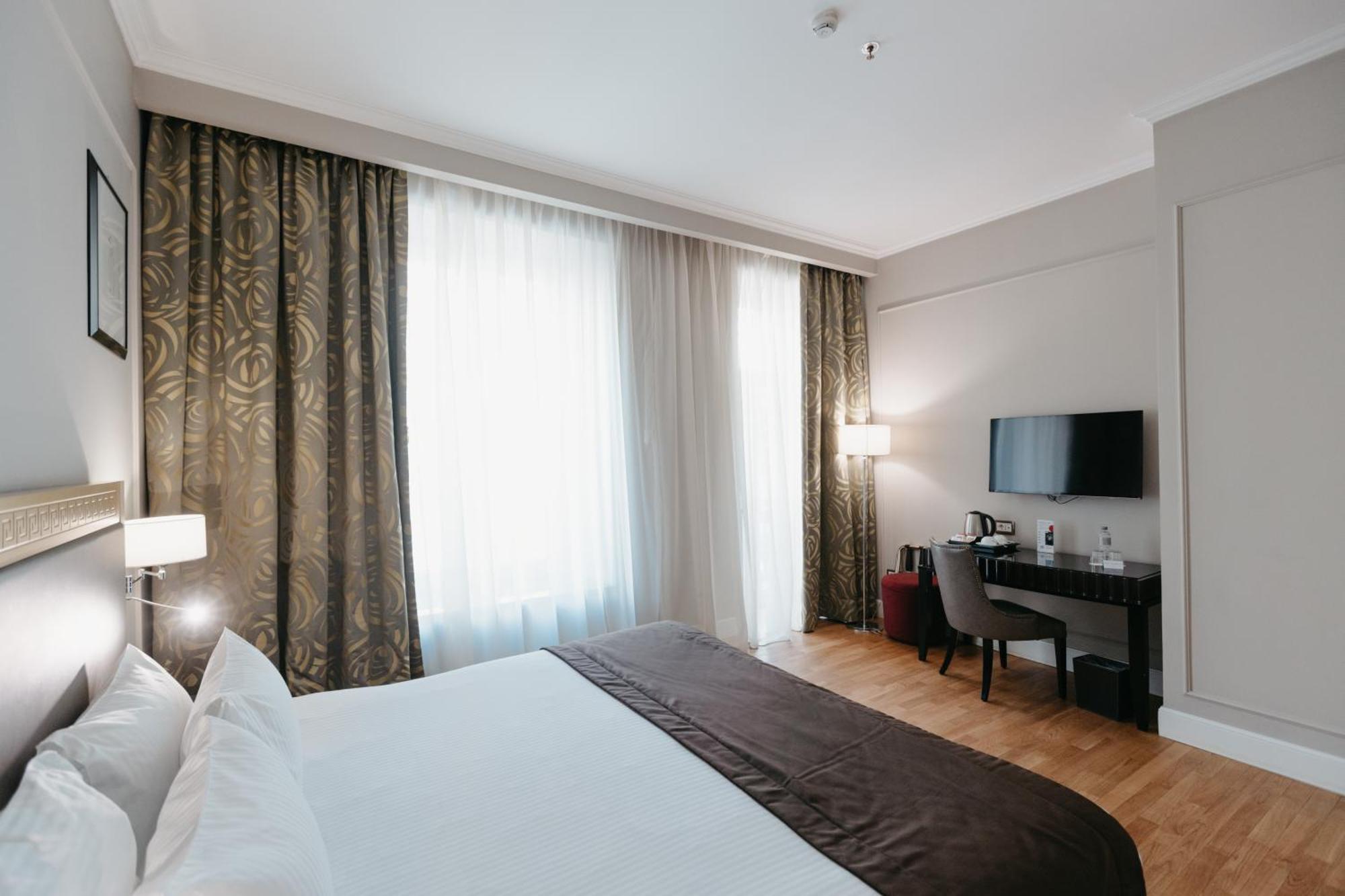 Grand Hotel Yerevan - Small Luxury Hotels Of The World Exterior photo