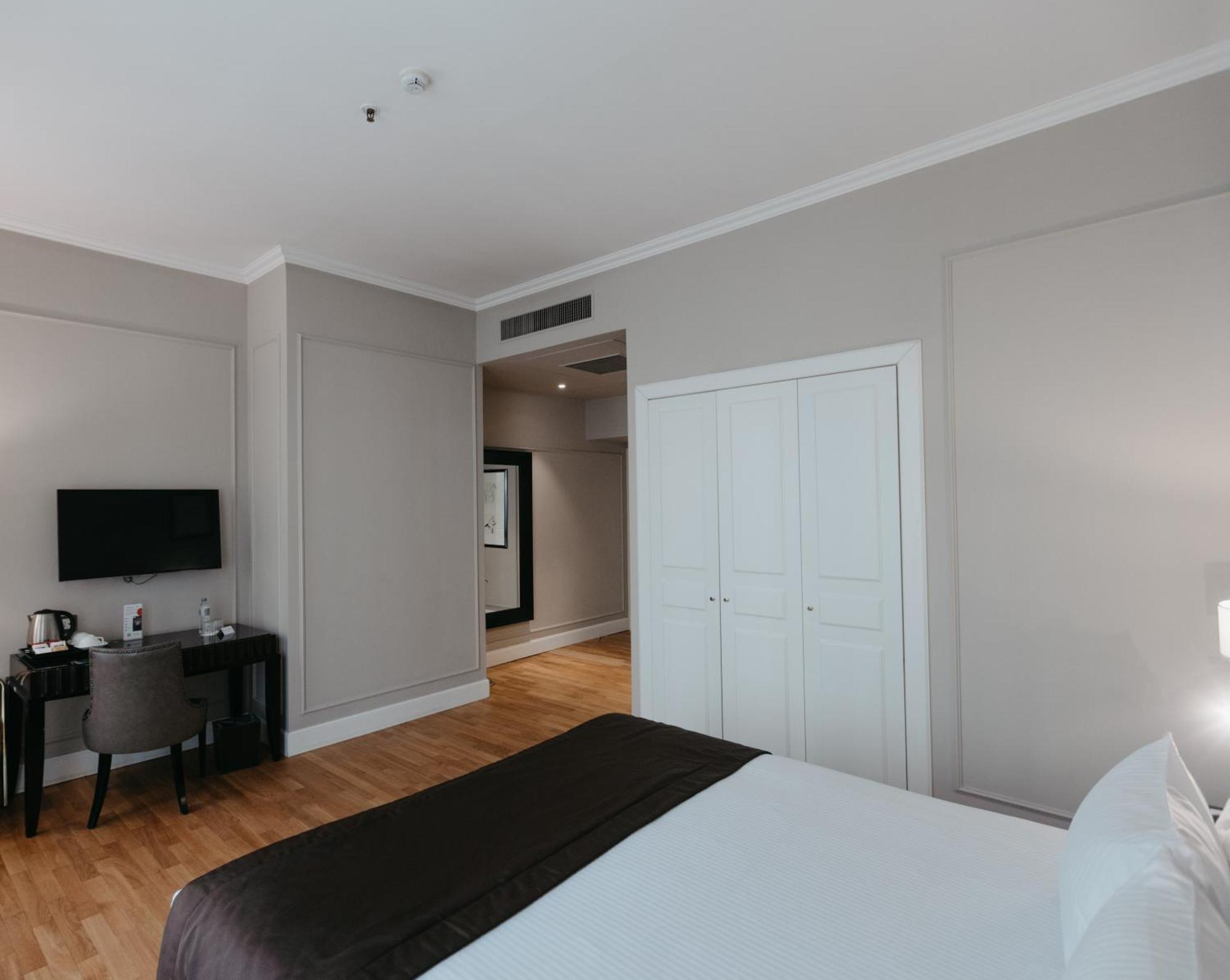 Grand Hotel Yerevan - Small Luxury Hotels Of The World Exterior photo